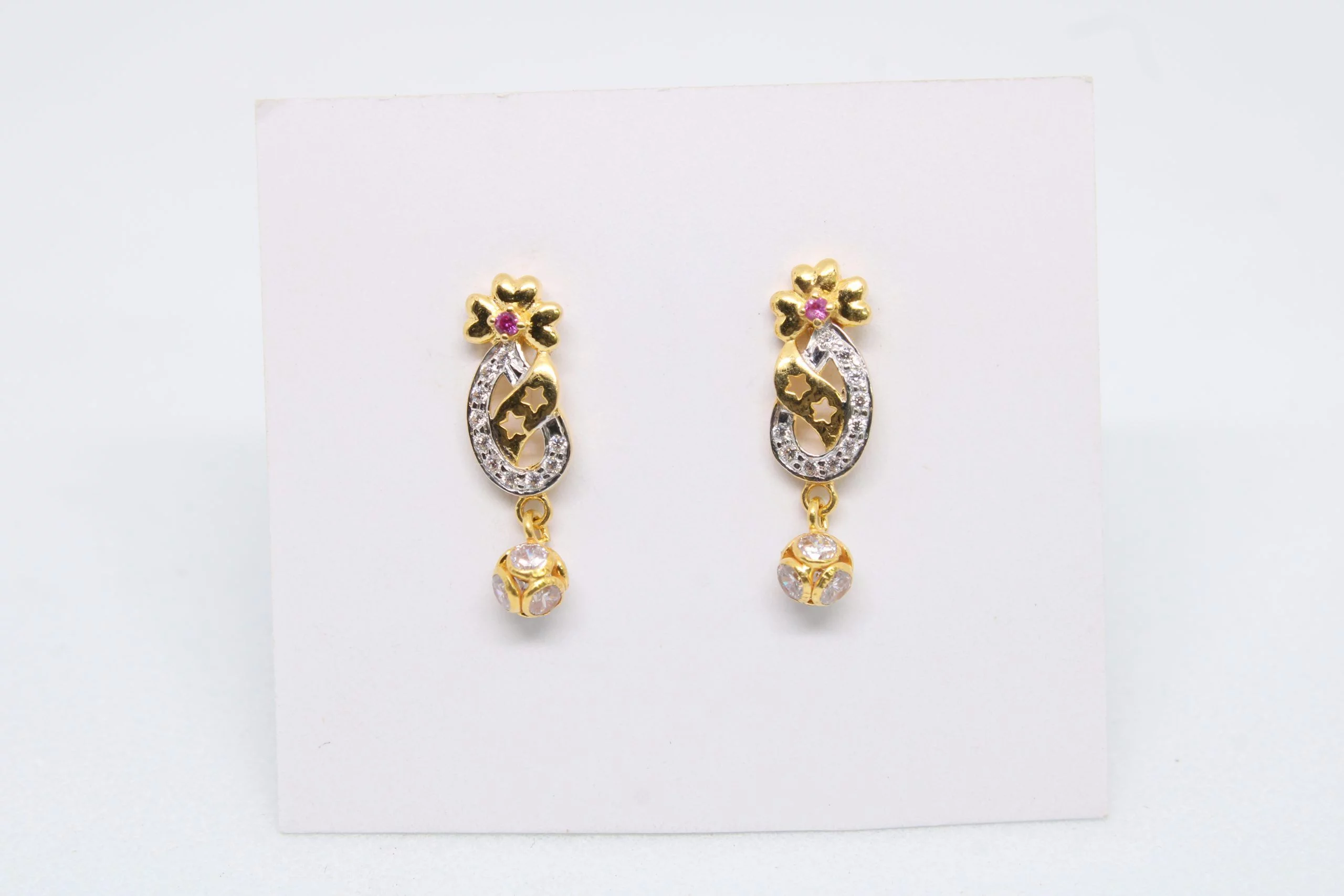 Diamond Buti 2.520 g 18kt