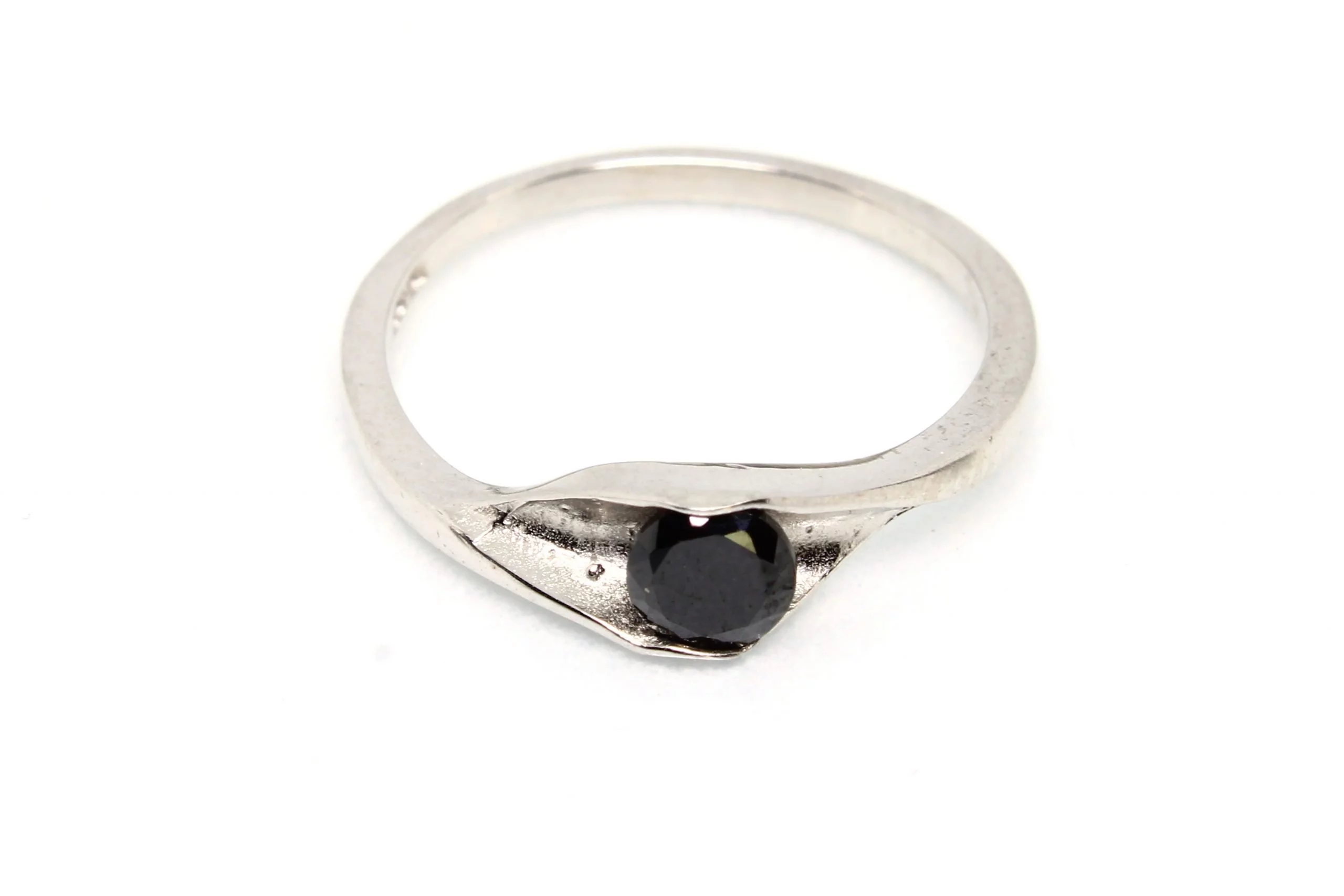 925 Sterling Silver Ring 1.330 g
