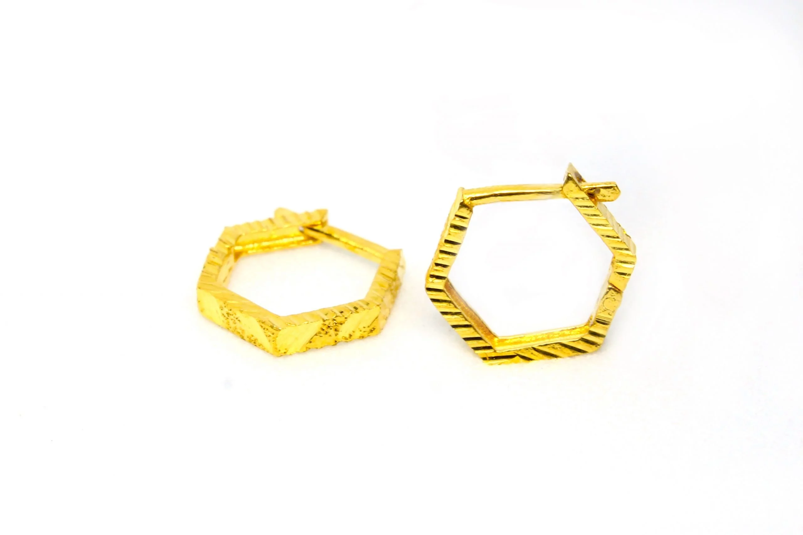 Plain Gold Bali 0.630 g 18 kt