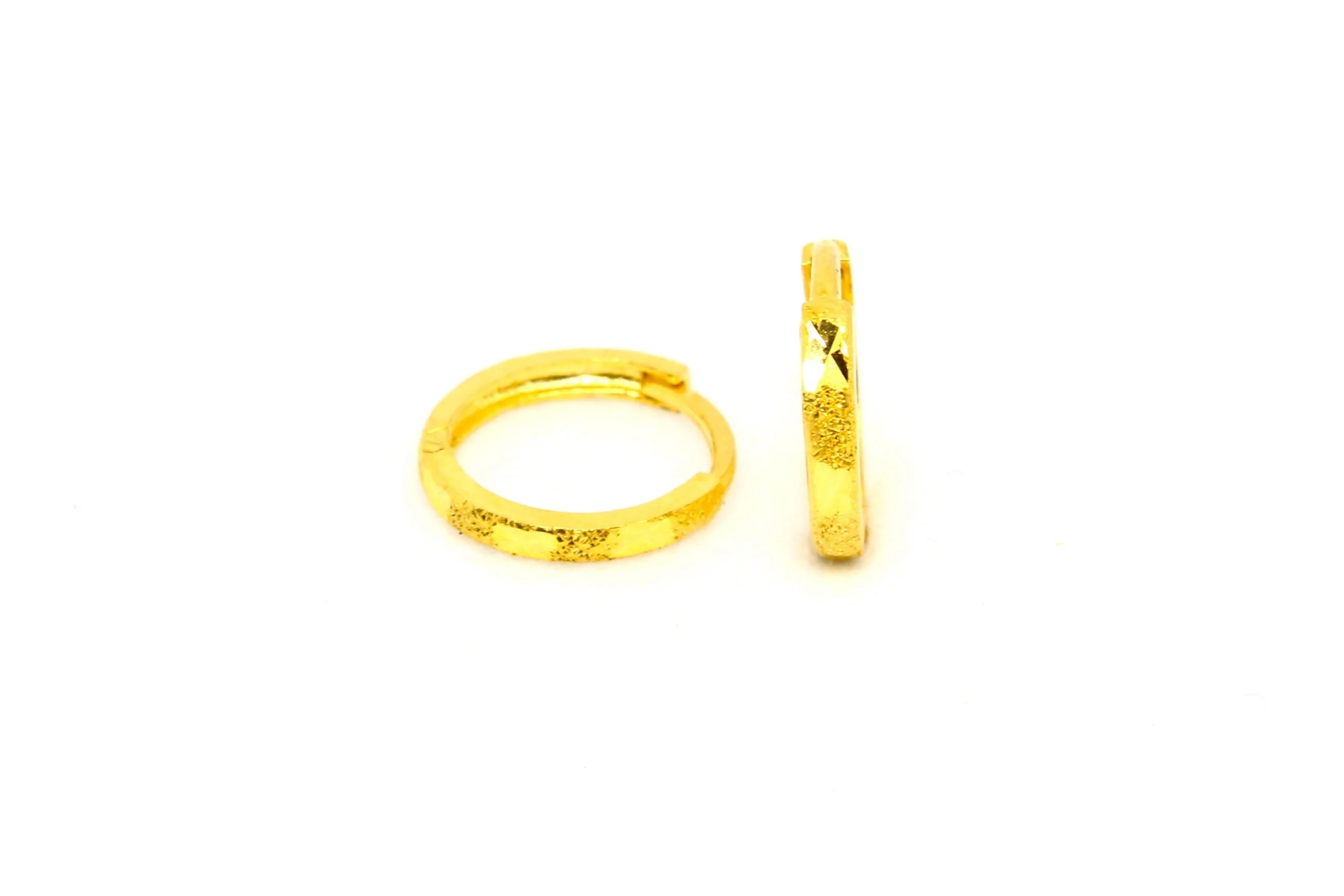 Plain Gold Bali 0.570 g light weight 18 kt