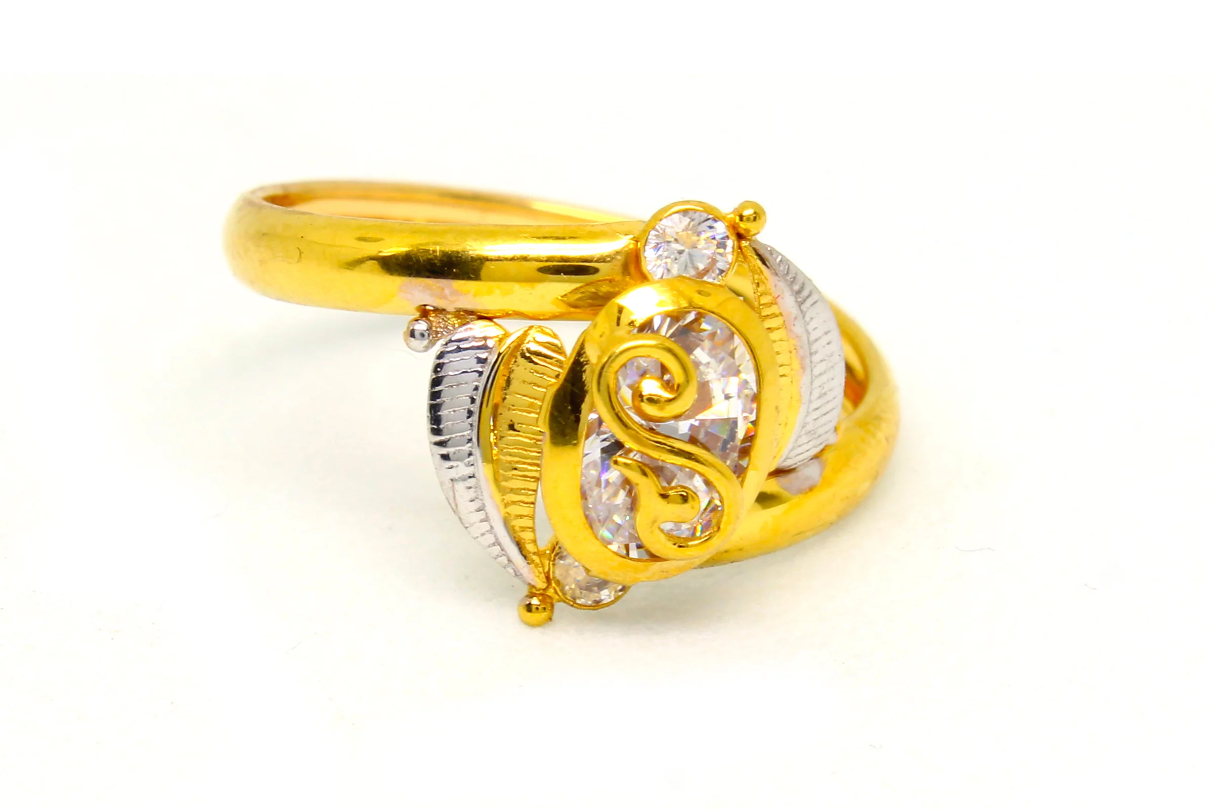 Fnacy Diamond Ring 1.200 g 18 kt
