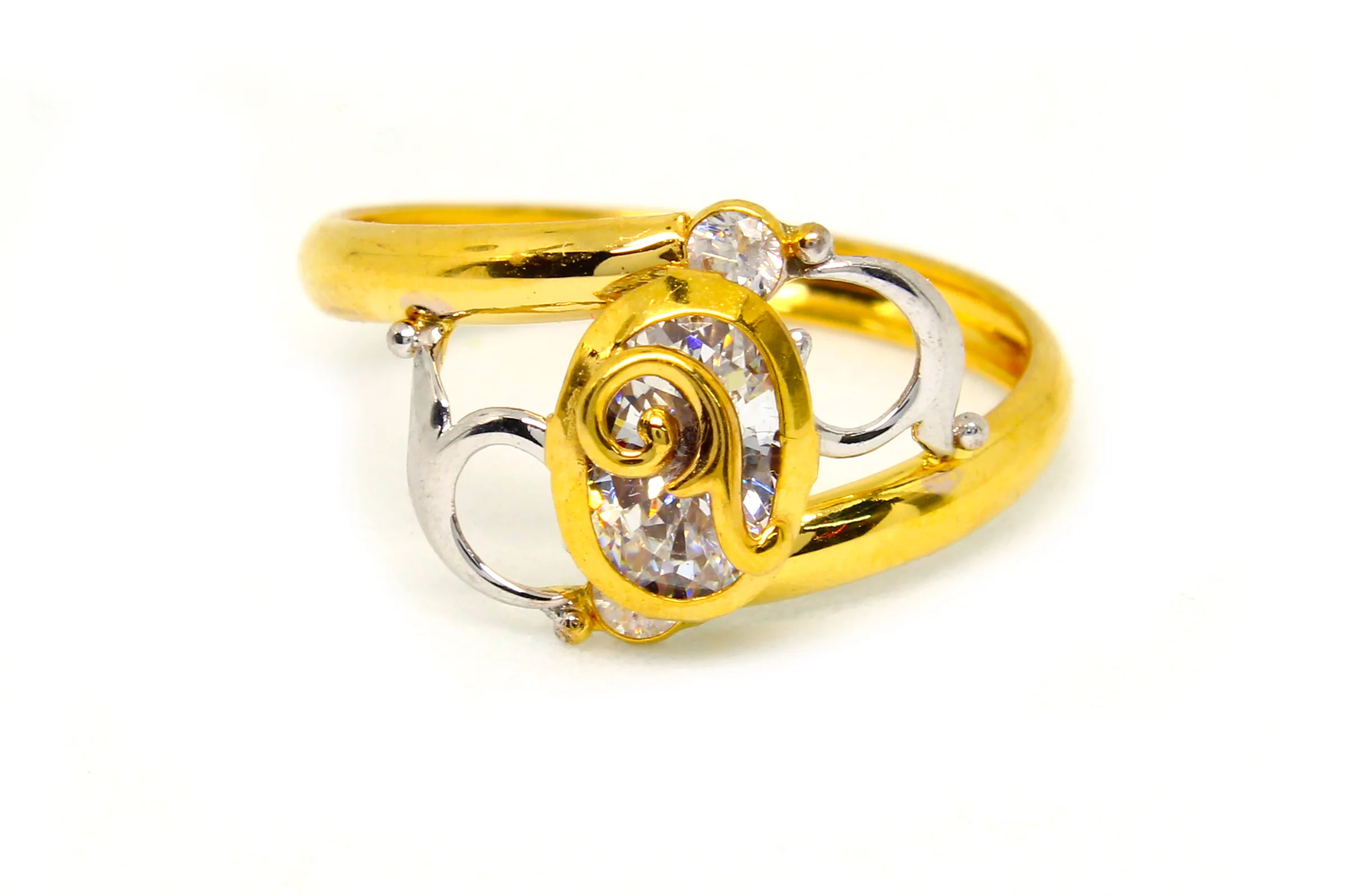 Fnacy Diamond Ring 1.130 g 18 kt